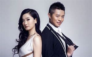 凤凰传奇主唱名字